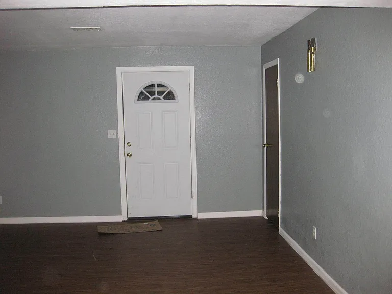 831 Meade St — Photo 12