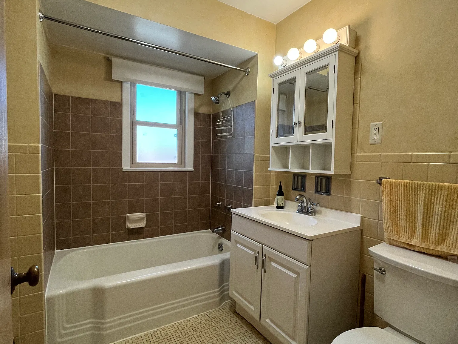 1 bed, 725 sqft, $1,500 — Photo 4