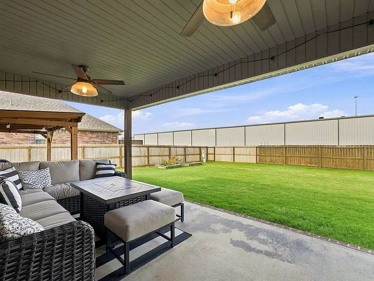 440 Frizzo St — Photo 19