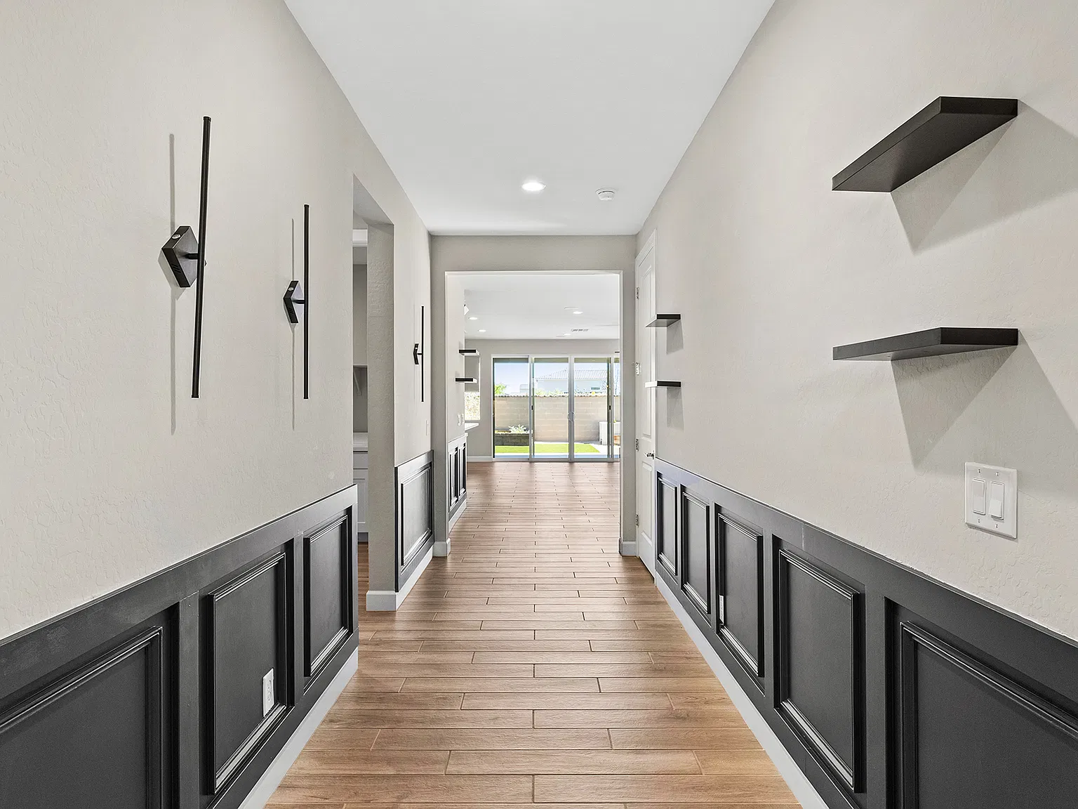 3 bed, 2.5 bath, 2001 sqft, $3,295 — Photo 3