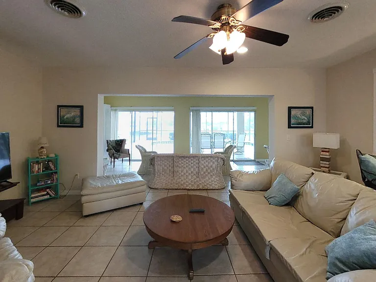 165 Roselle Ct — Photo 3