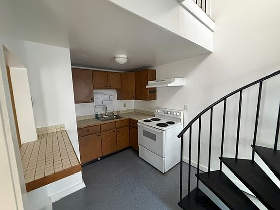 3rd image of 1 Allen Ln #2