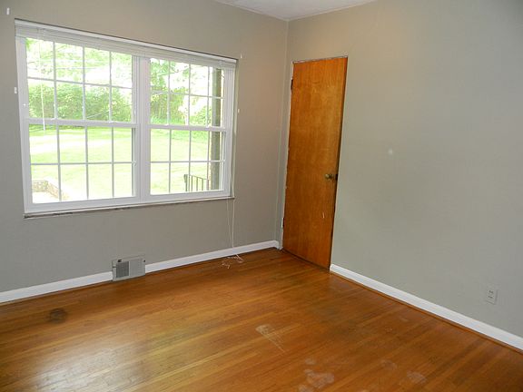 2nd image of 7422 Milan Ave