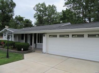 7 Wickham Fen Rd, Florissant, MO 63033