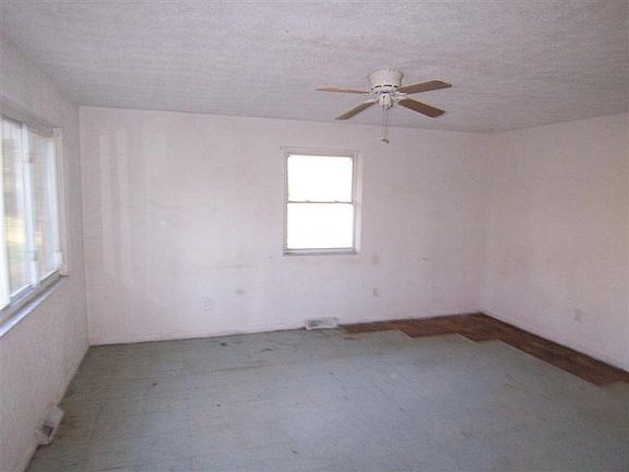 4th image of 2230 Lodell Ave
