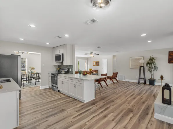 6059 Blueberry Ln, Crestview, FL 32536