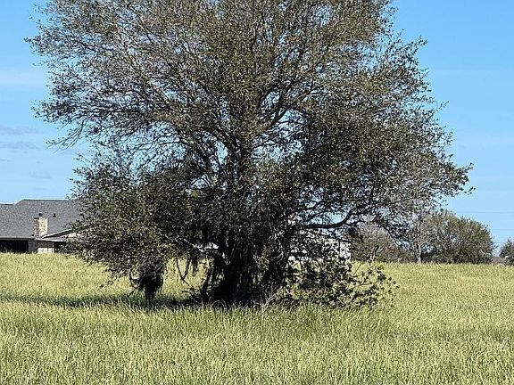 3rd image of 820 Chuckwagon Trl