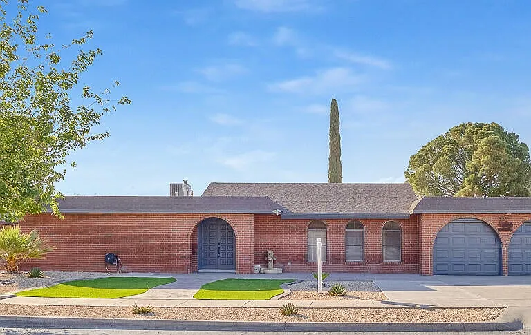 3709 Roslyn Dr — Photo 1