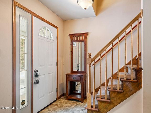 3rd image of 9 Adirondack Court
