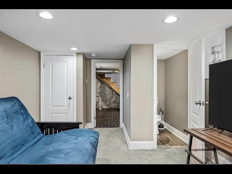 4335 Swan Ave — Photo 8