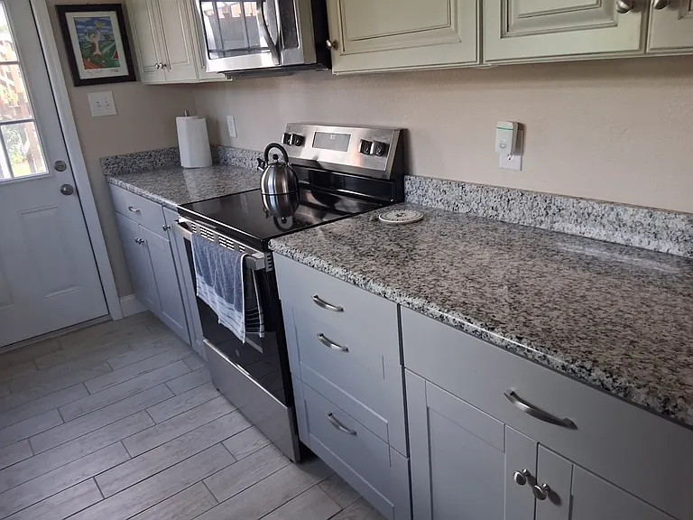 2470 Rose Ave — Photo 6