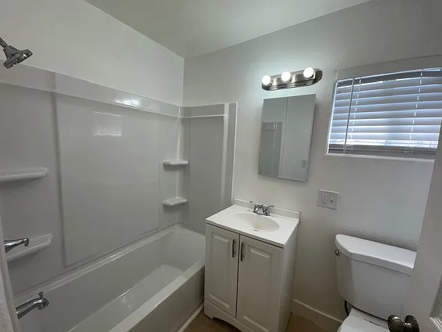 10518 1/2 Lou Dillon Ave — Photo 4