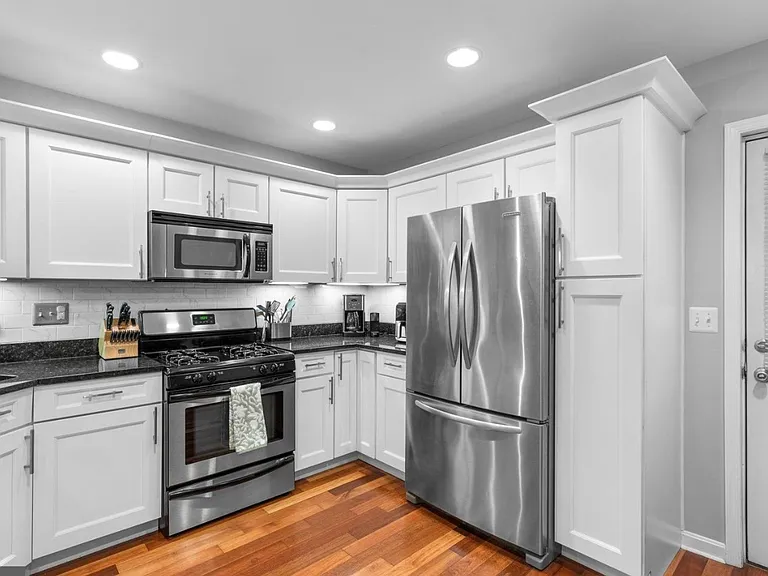 3318 Fleet St — Photo 6