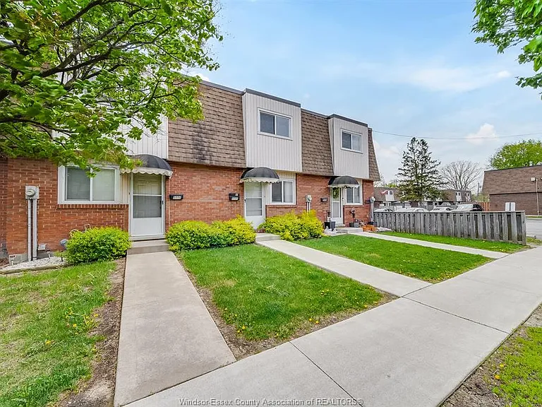 5486 Lassaline Ave — Photo 3