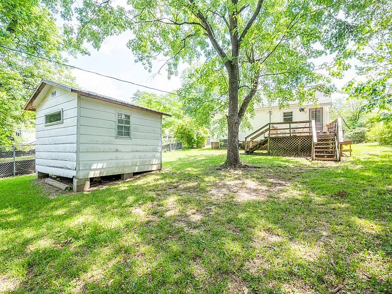516 S Jackson St — Photo 13