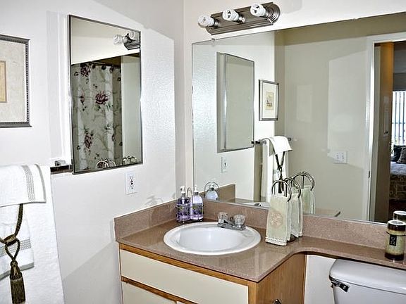 4th image of 4125 54th Pl APT 208
