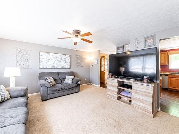 3rd image of 102 Oberlin Dr