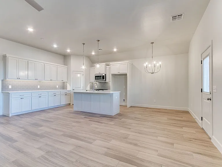 16025 Zamora Ln — Photo 22