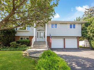 27 Belmont Ave, Plainview, NY 11803