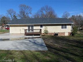 2nd image of 104 Barwood Ter