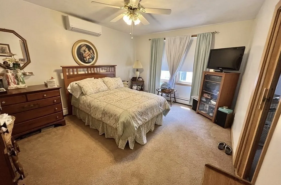 3 bed, 999 sqft, $3,900 — Photo 3