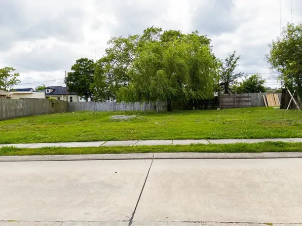 3620 Gallo Dr, Chalmette, LA 70043