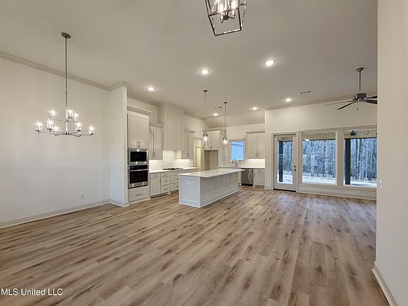 2nd image of 933 Mullican Rd