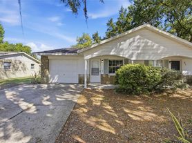 2709 Grand Island Shores Rd, Eustis, FL