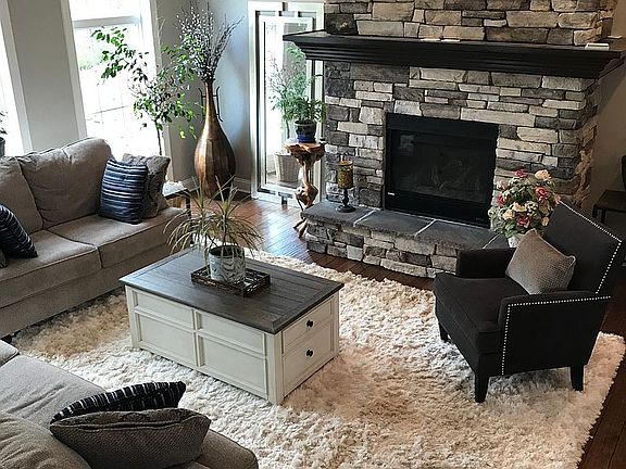 2nd image of 125 Mountain Ln