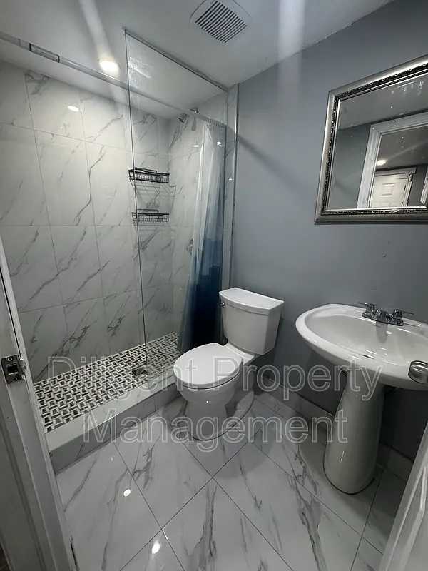 Building Photo - 492 King George St #A