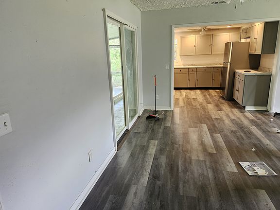 2nd image of 214 SE Solaz Ave