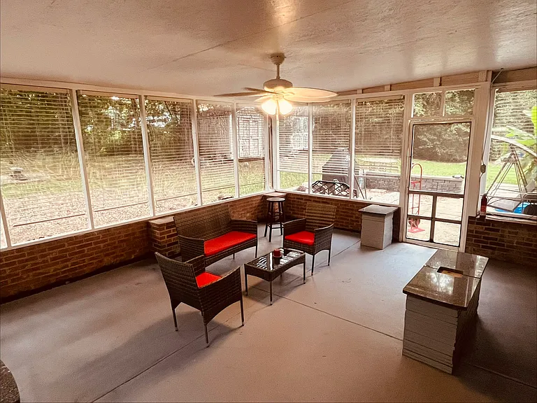 816 Summit St — Photo 15