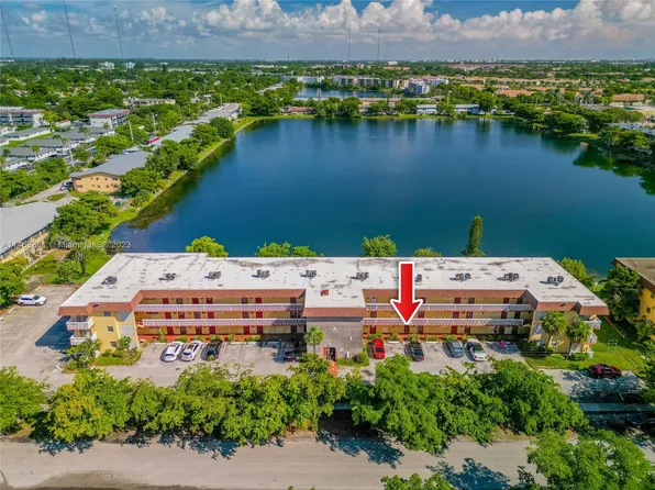 251 NE 187th St APT 807, Miami, FL 33179