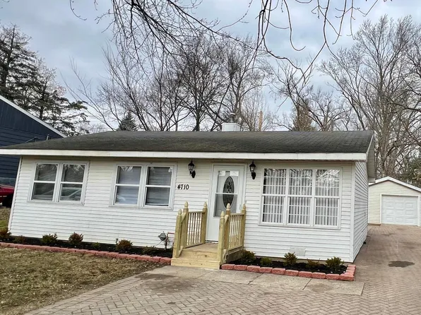 4710 Rose St, Crystal Lake, IL 60014