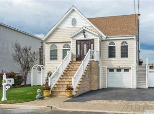 3663 Naomi St, Seaford, NY 11783