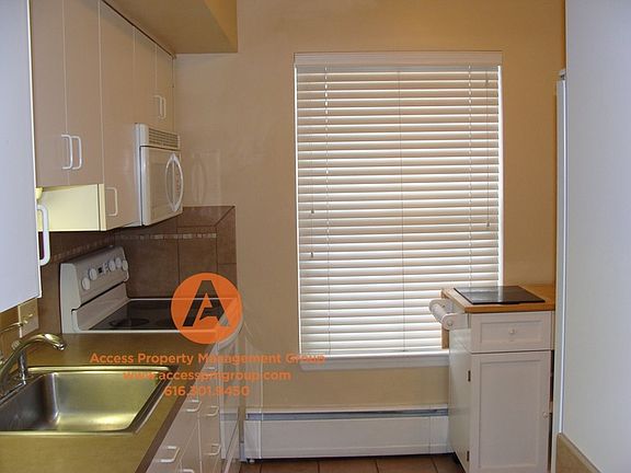 4th image of 2311 Wealthy St SE #A-30