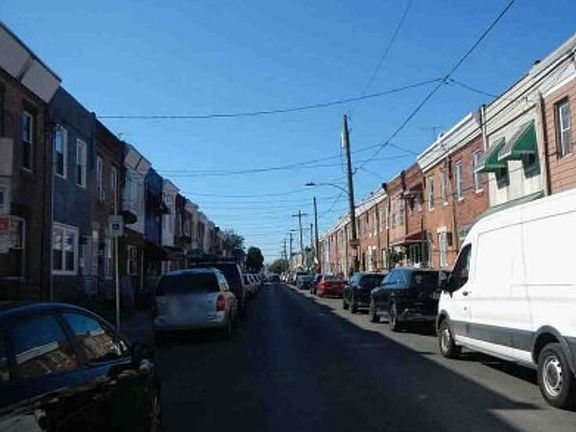 Exterior Neighborhood (street photo)