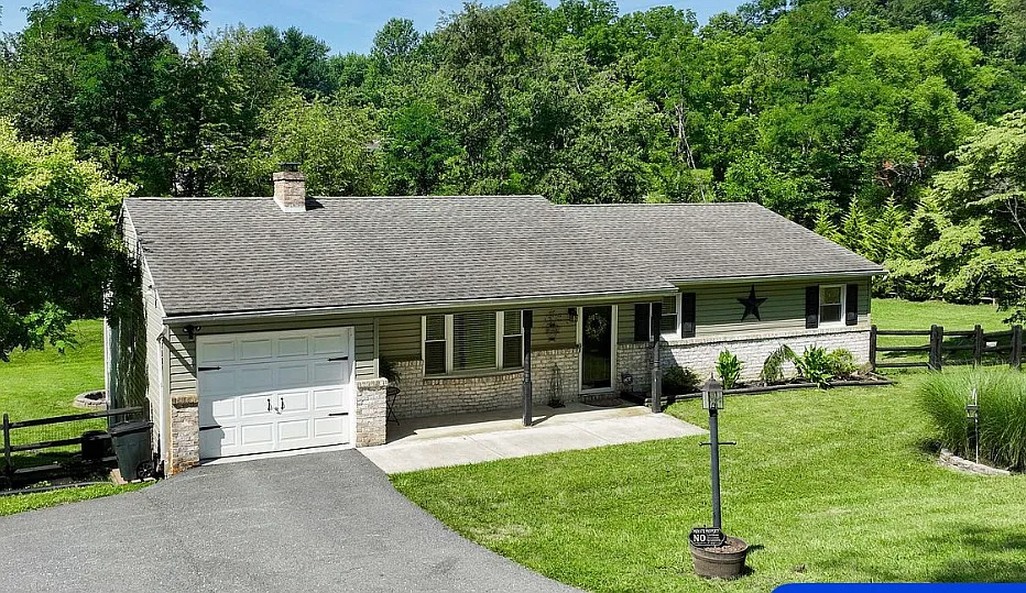 888 Country Ln