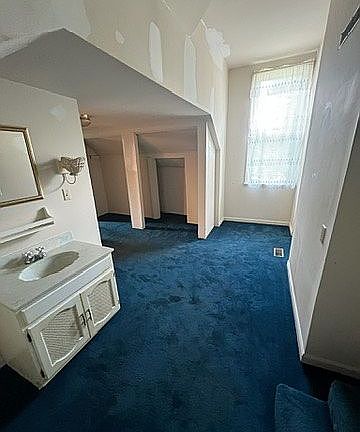 Upstairs Bathroom 