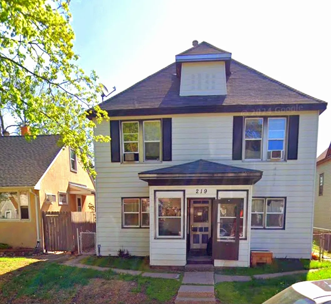 Building Photo - 219 4th Ave S #1