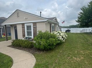 8844 Arlington St, White Lake, MI 48386