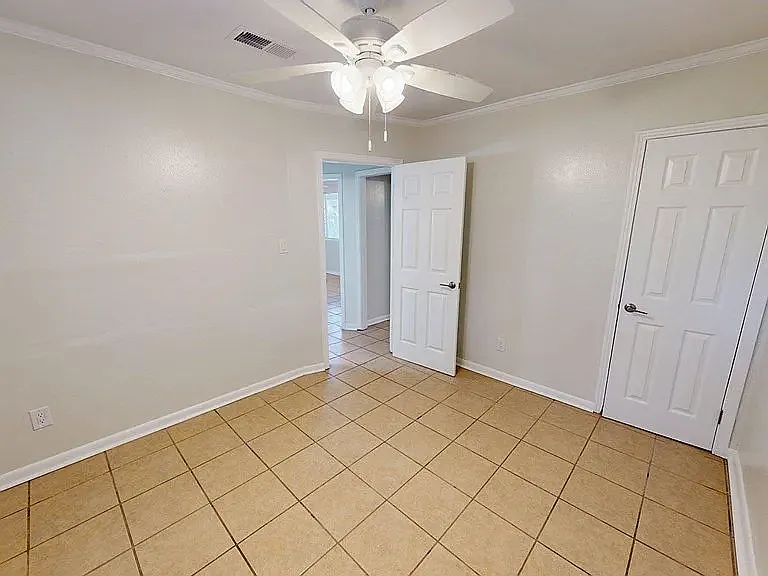 409 Augusta Ave — Photo 12