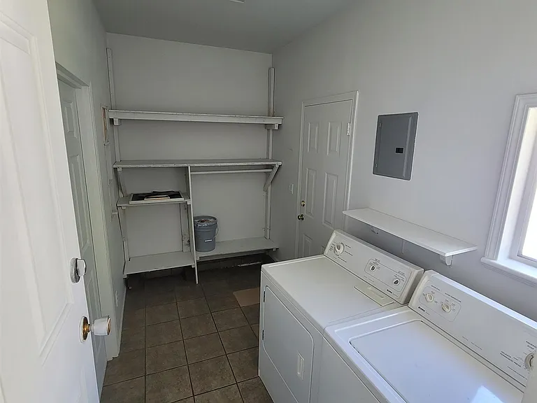 15439 Oxenham Ave — Photo 10