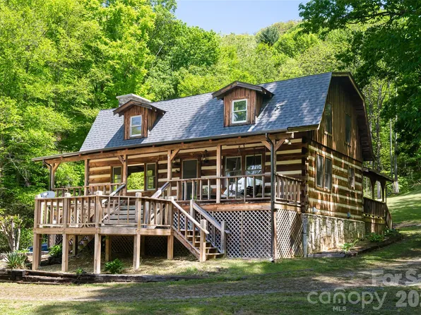 224 Seasons Dr, Clyde, NC 28721