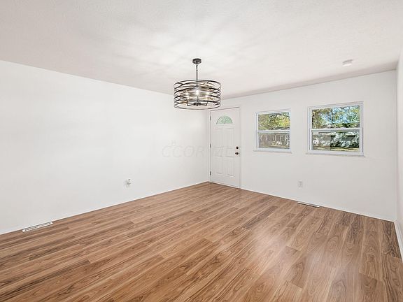 5th image of 2361 Halkirk St S