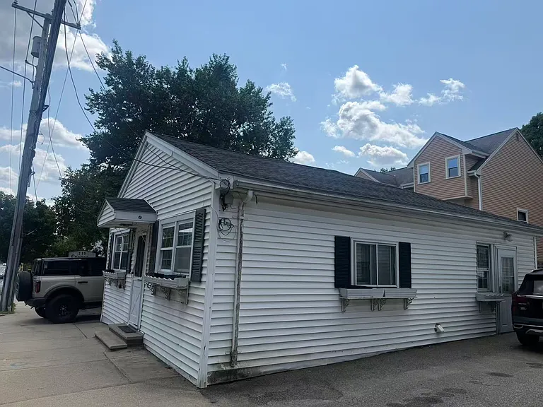 213 Centre St — Photo 10