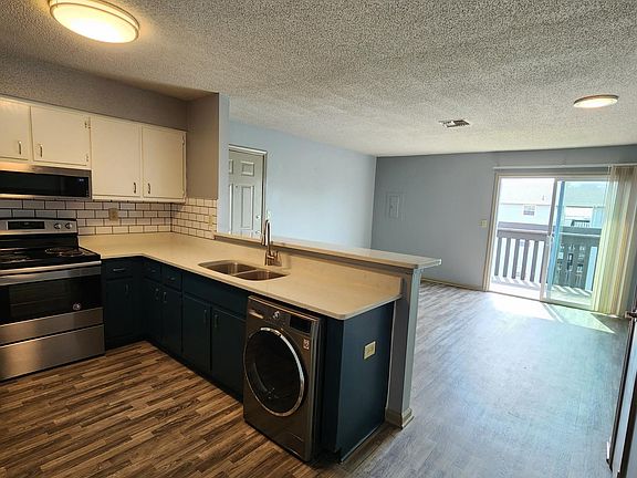 3rd image of 1353 Bayville Ct APT 6