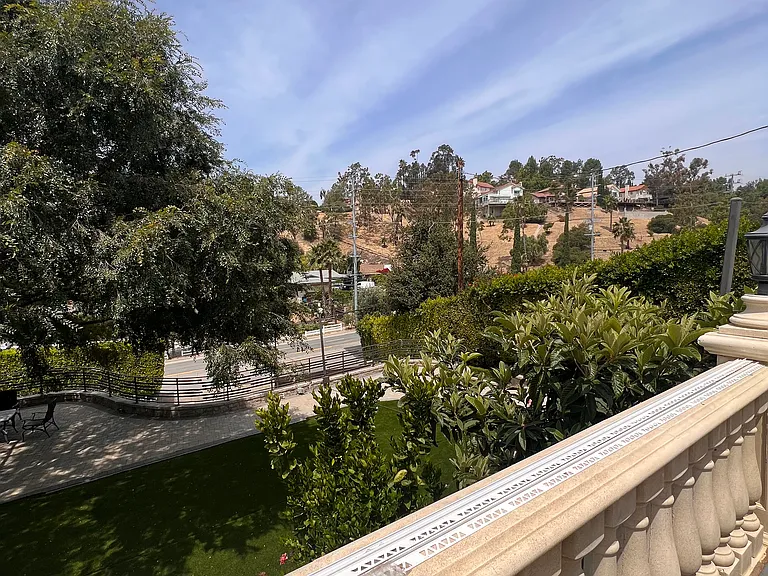 10074 Sunland Blvd — Photo 11