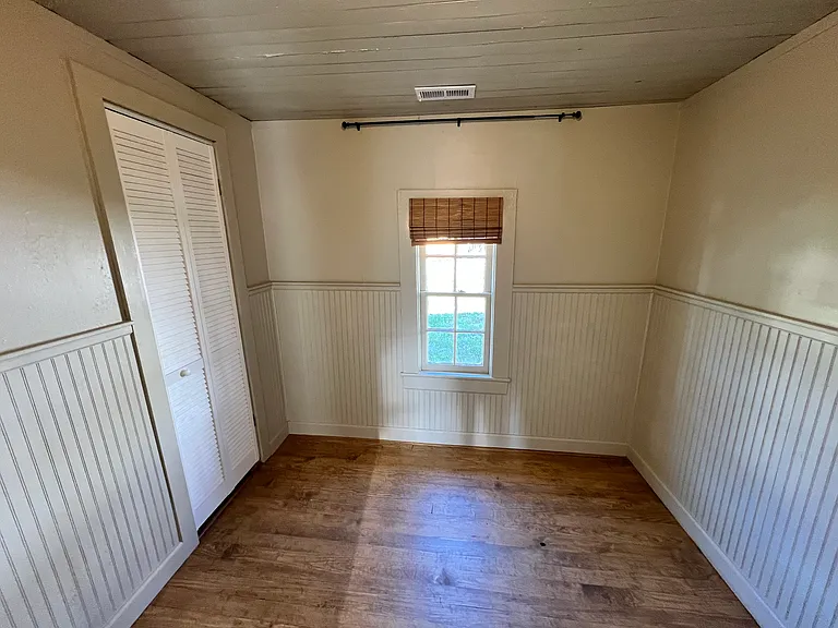 614 W Holt St — Photo 15
