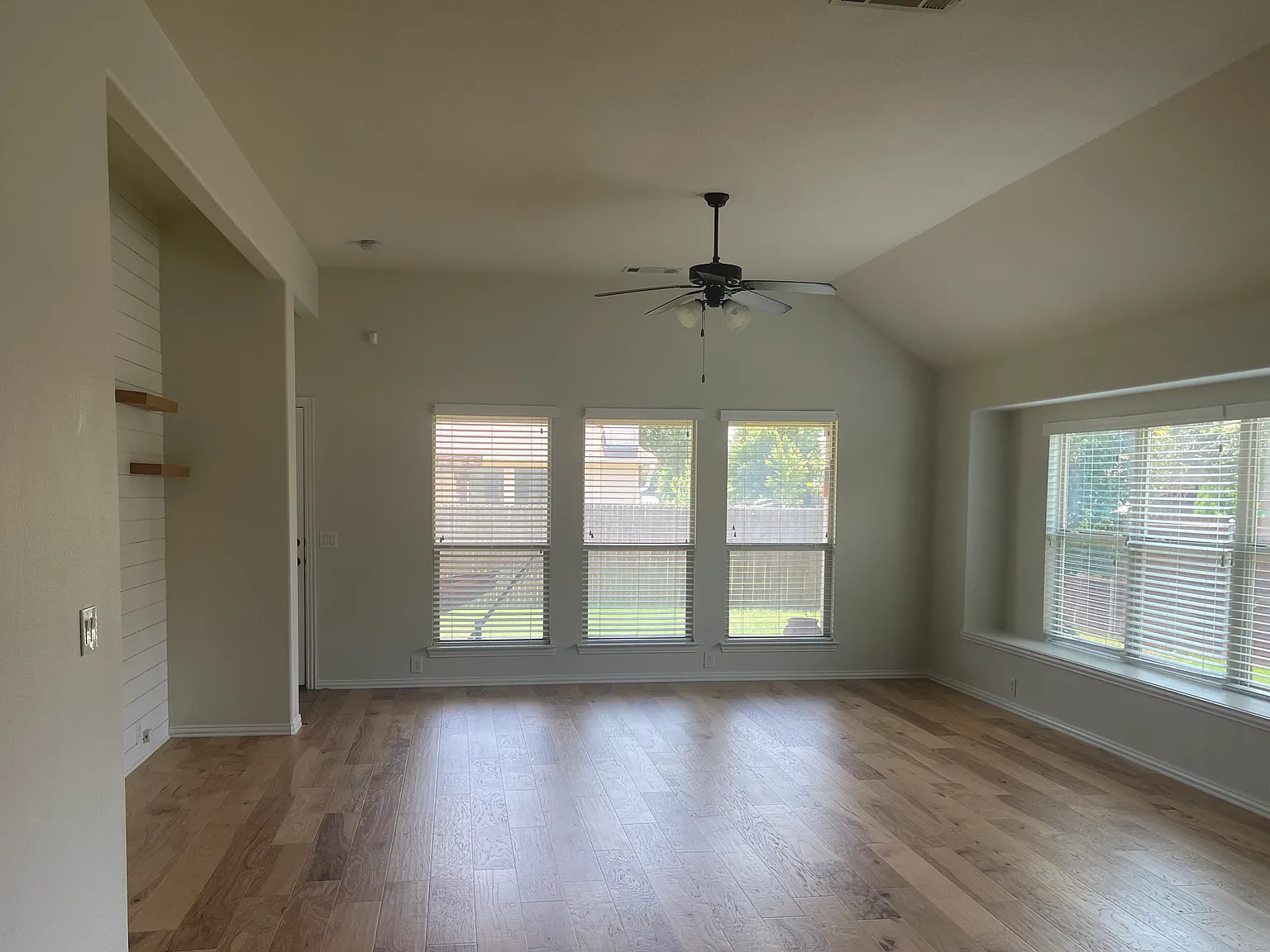 616 Brooks St — Photo 4